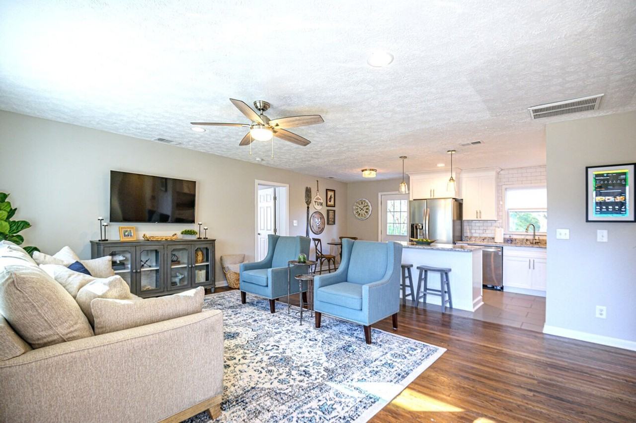 941 Pine Mnr #1234809P - Photo 3 of 34