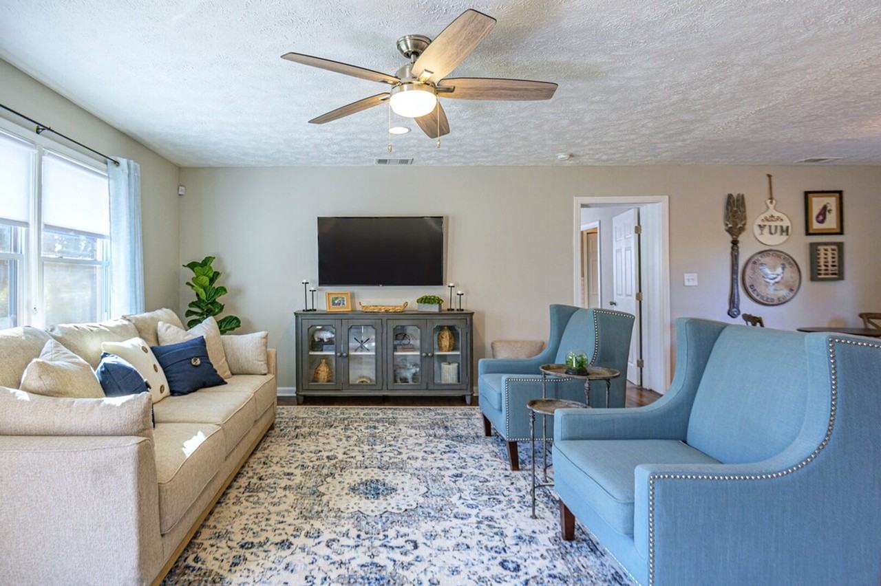 941 Pine Mnr #1234809P - Photo 4 of 34