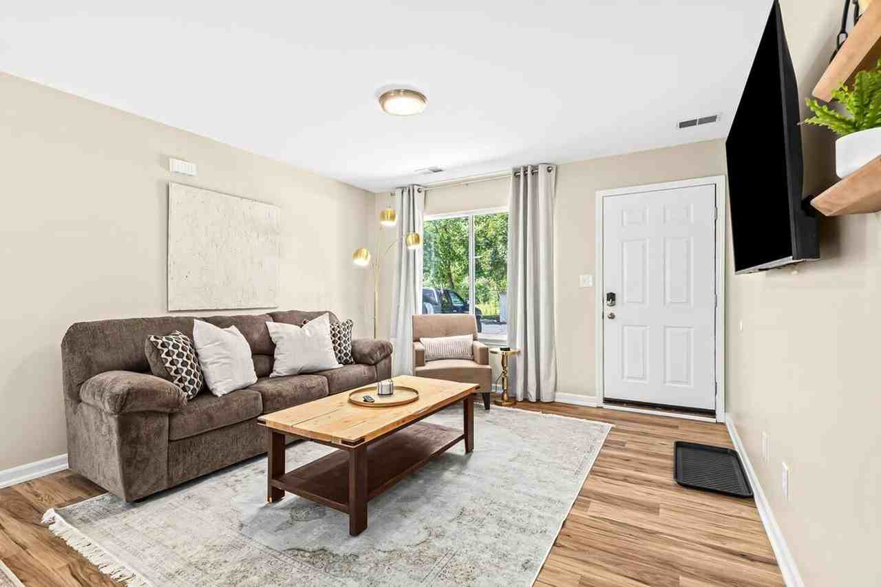 27990 Gratiot Ave #1054650P - Photo 2 of 30