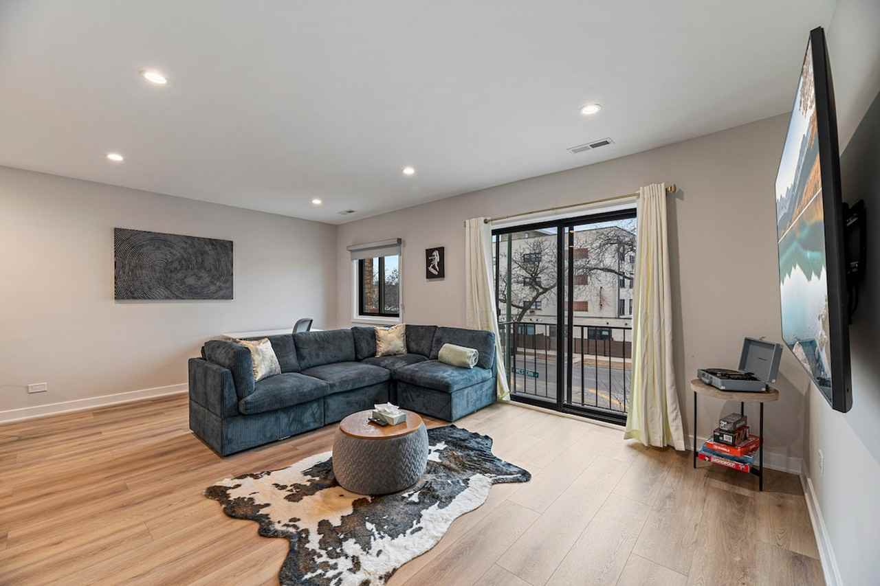 2342 W Touhy Ave #1054668P - Photo 2 of 16