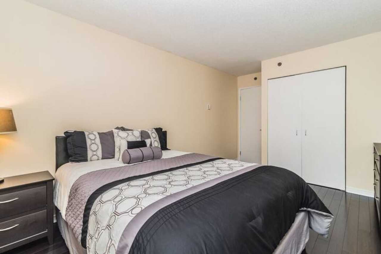 1255 Rue De Bullion #1261832P - Photo 6 of 15