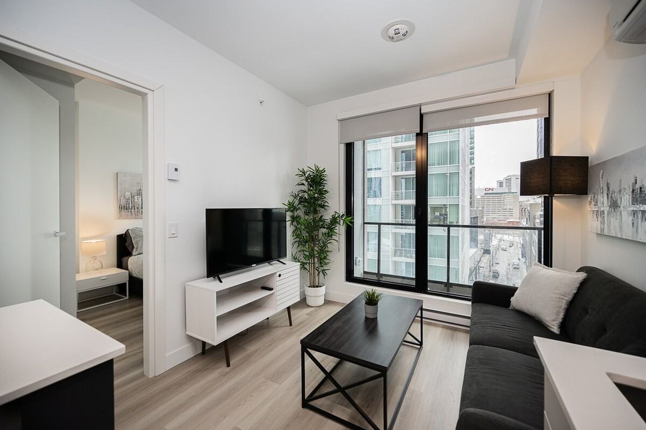 1055 Rue De La Montagne #1262043P - Photo 4 of 37