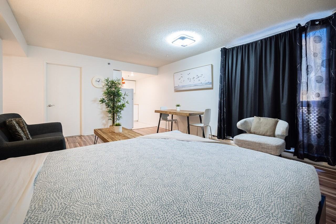 1206 Rue Sanguinet #1261766P - Photo 2 of 21