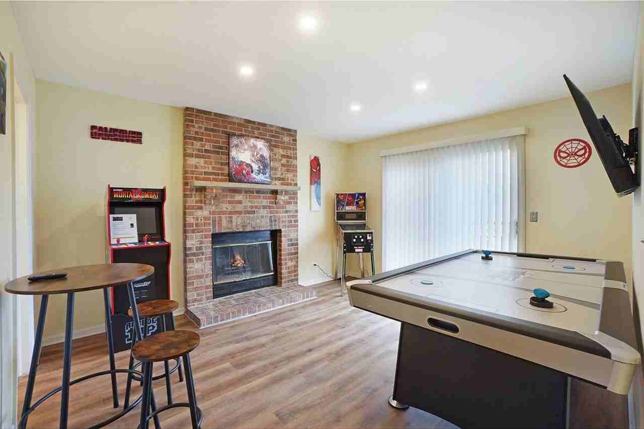 303 Danbury Dr #1285015P - Photo 2 of 21