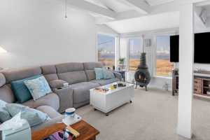 featured image of 6 Ivy Ln