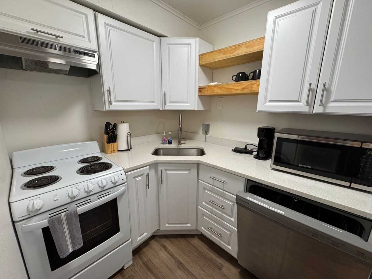 806 S Elm St #1296536P - Photo 4 of 17