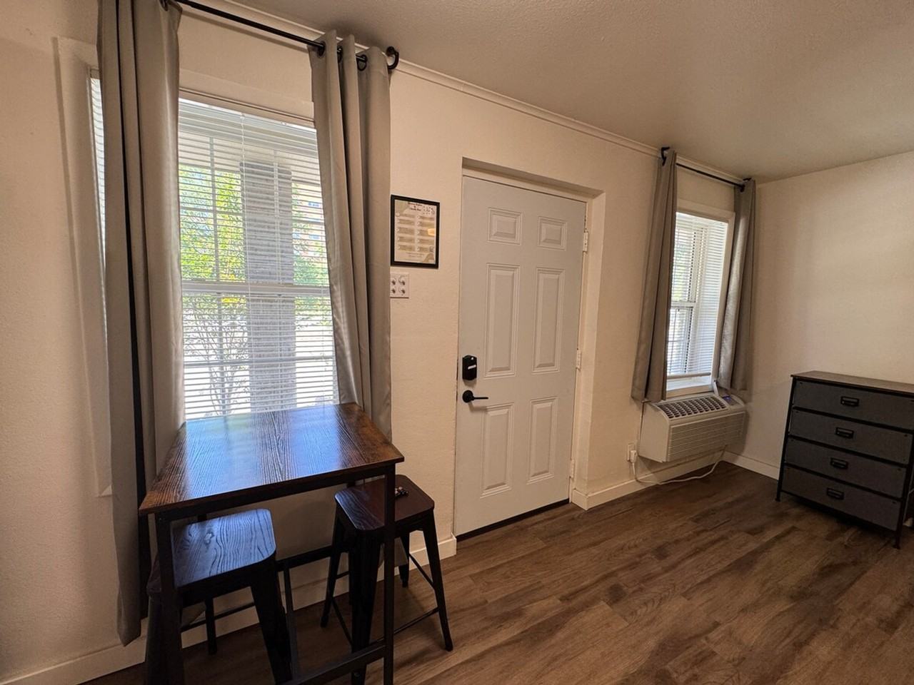806 S Elm St #1296536P - Photo 5 of 17