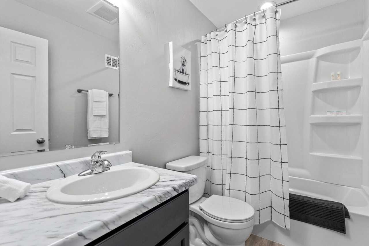 826 W Browning St #1296527P - Photo 3 of 15
