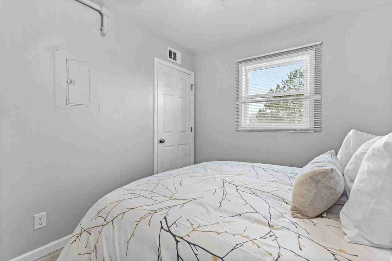826 W Browning St #1296527P - Photo 4 of 15