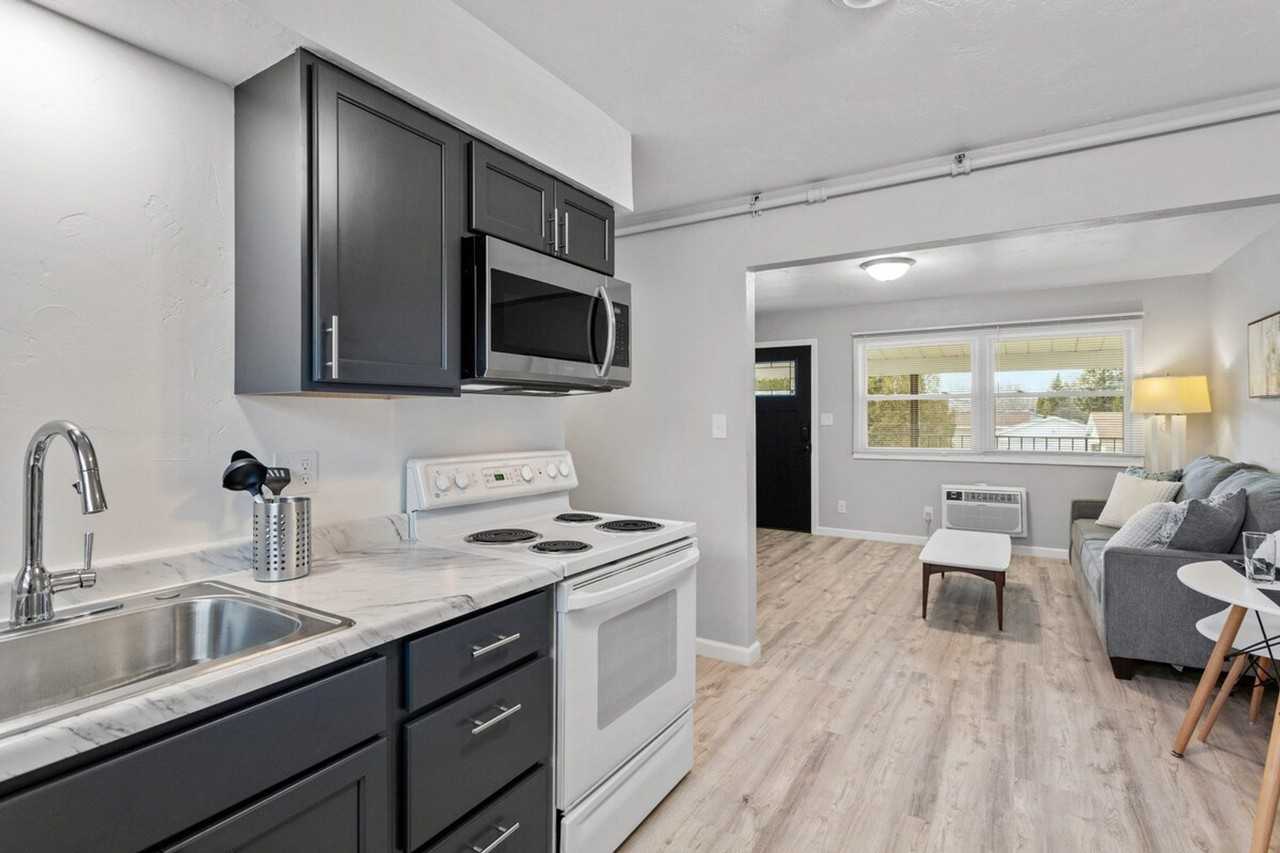 826 W Browning St #1296527P - Photo 6 of 15