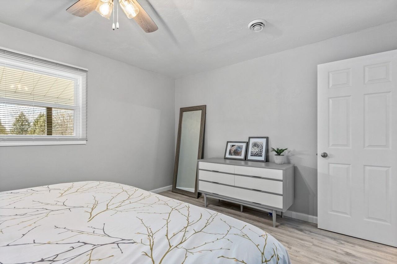 826 W Browning St #1296527P - Photo 7 of 15