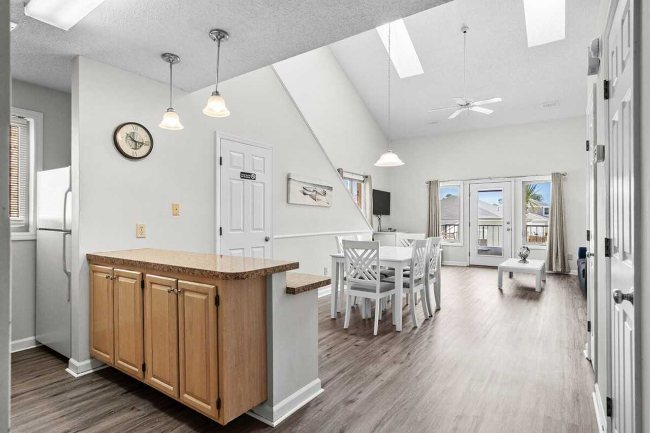 216 Double Eagle Dr #1329043P - Photo 4 of 40