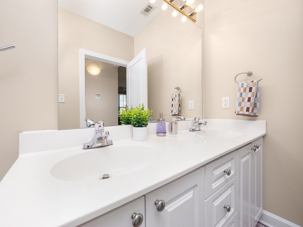 2431 Brisbane Woods Way #1338737P - Photo 4 of 20
