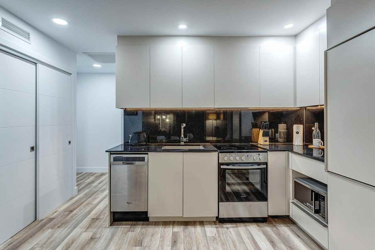 2061 Rue Stanley #1353845P - Photo 3 of 6