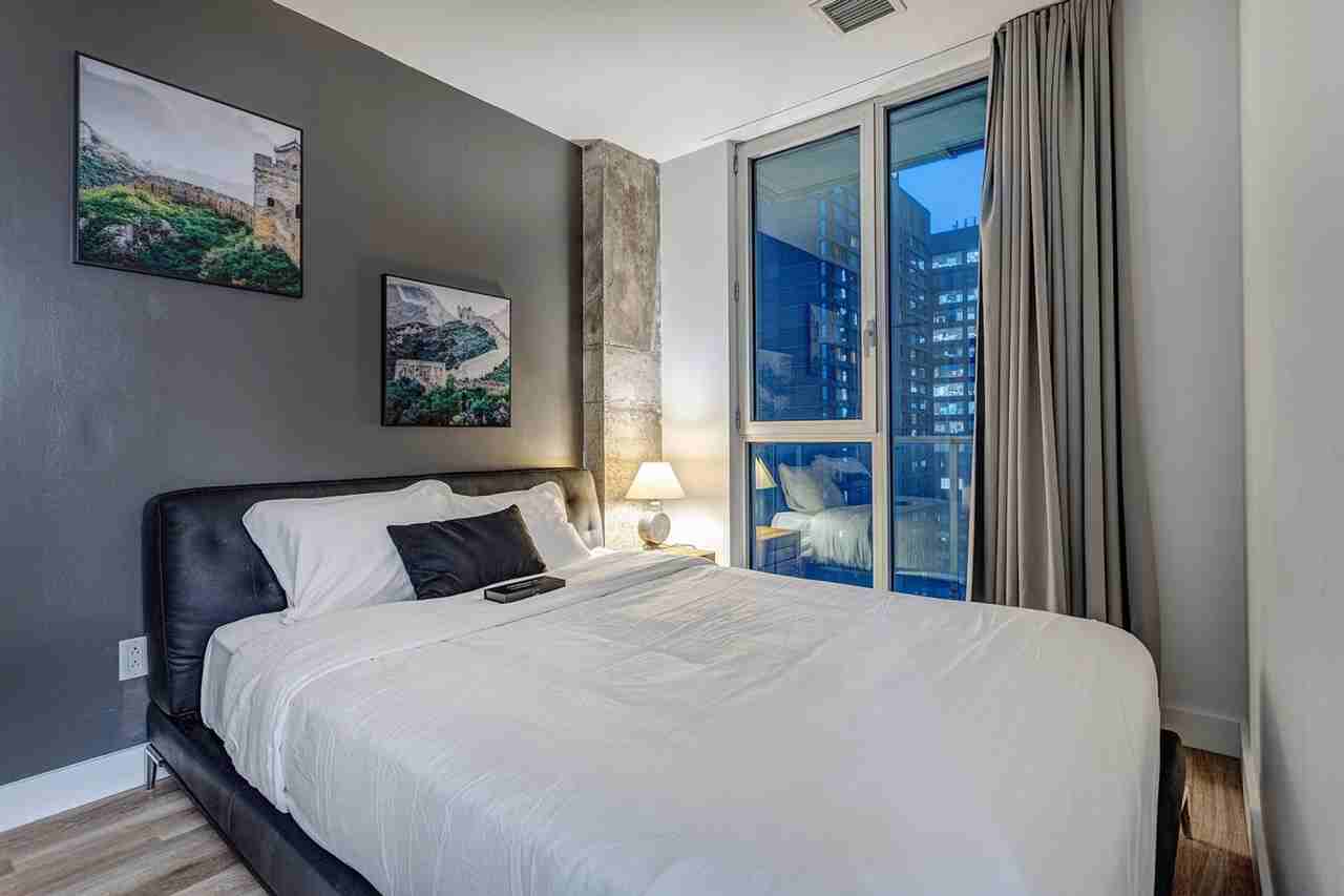 2061 Rue Stanley #1353845P - Photo 4 of 6