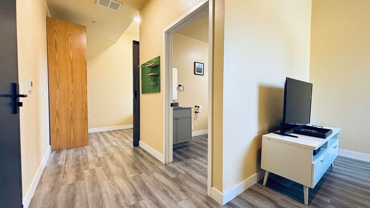 4094 Hamilton Ave #1354371P - Photo 7 of 8