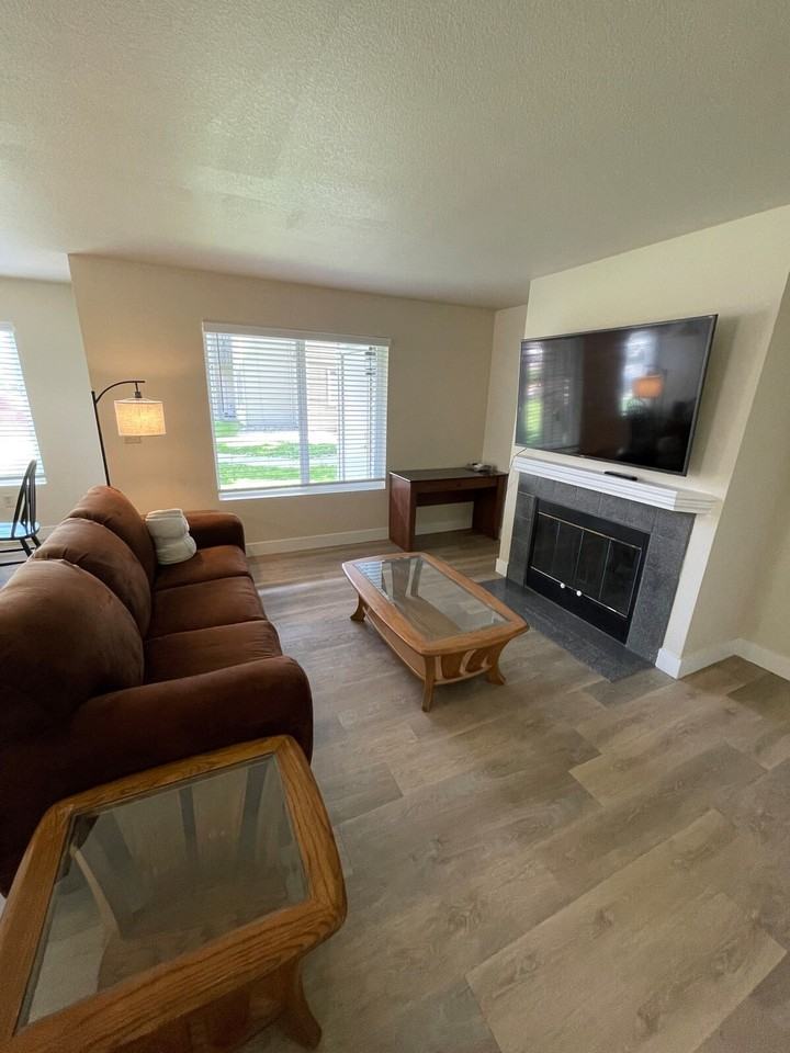 604 N Columbia Center Blvd #1324047P - Photo 2 of 24