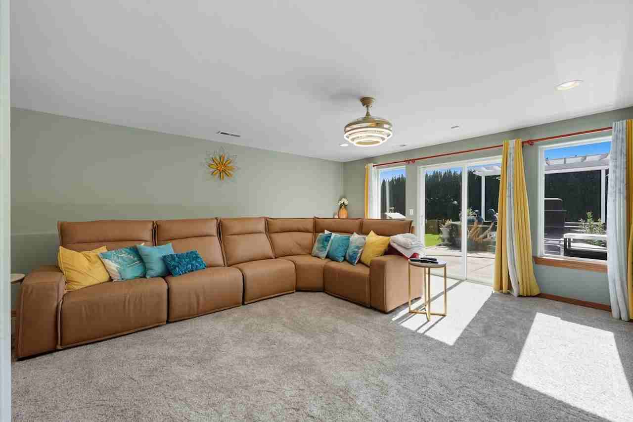 355 Cindy Rd #1324049P - Photo 4 of 48