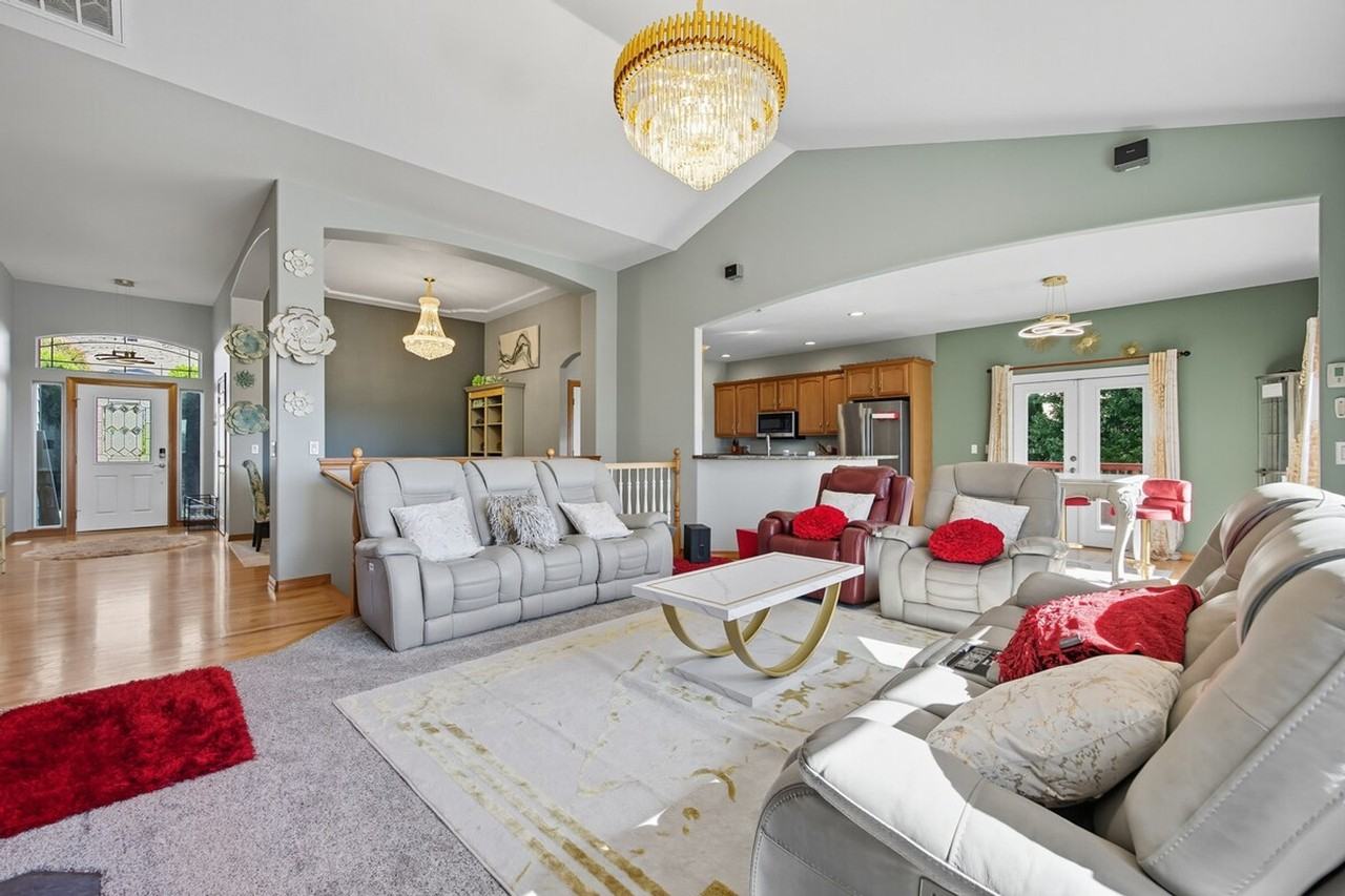 355 Cindy Rd #1324049P - Photo 6 of 48