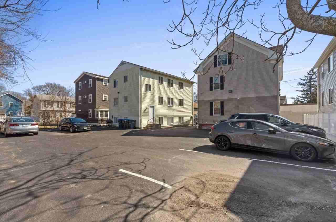 346 Admiral St #1373619P - Photo 7 of 14