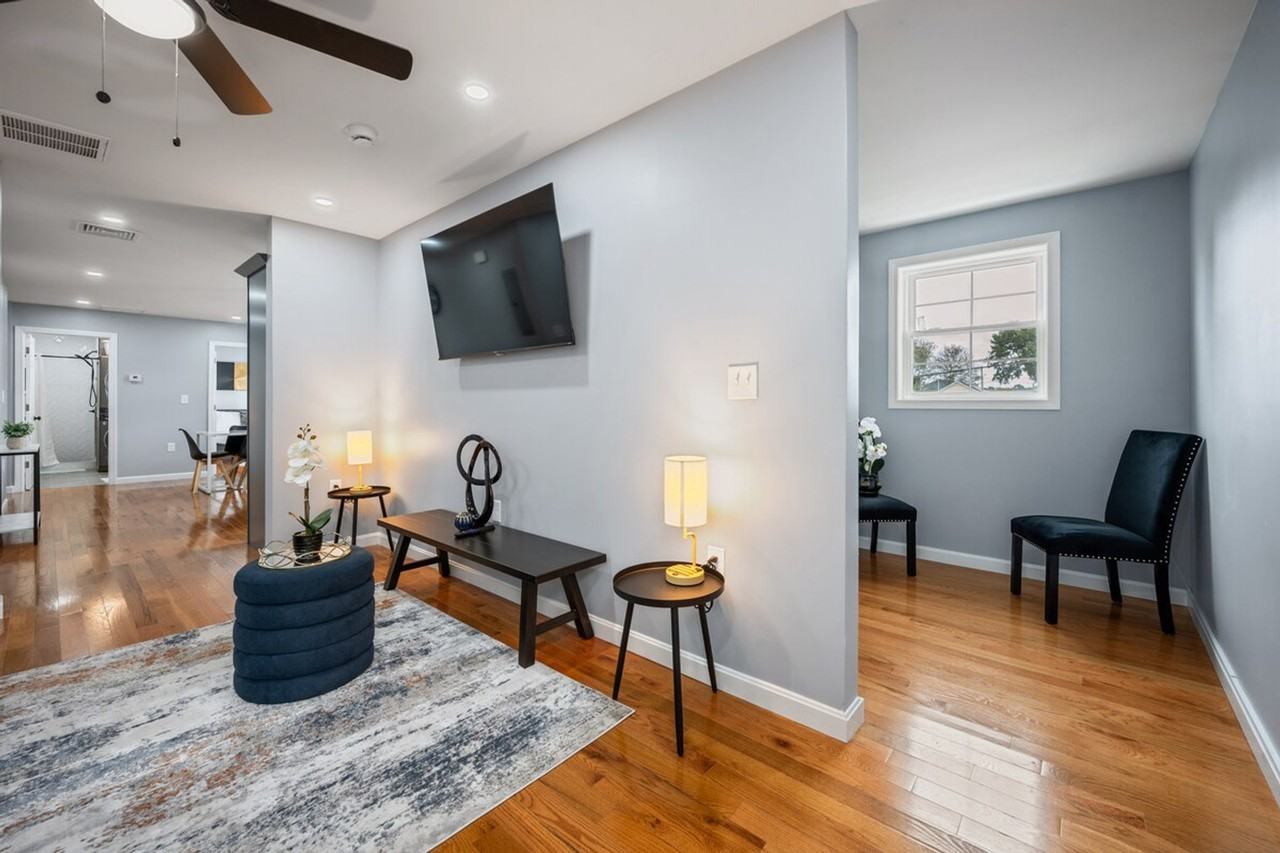 109 Flora St #1373658P - Photo 2 of 19