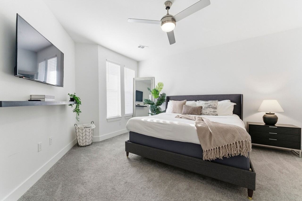 220 Bill Kennedy Way Se #1460017P - Photo 4 of 18