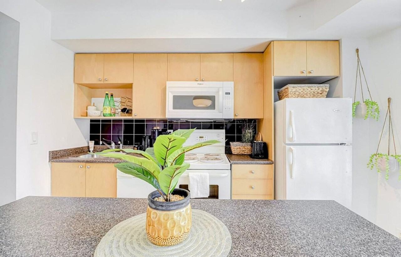 81 Bay St #1497885P - Photo 6 of 14
