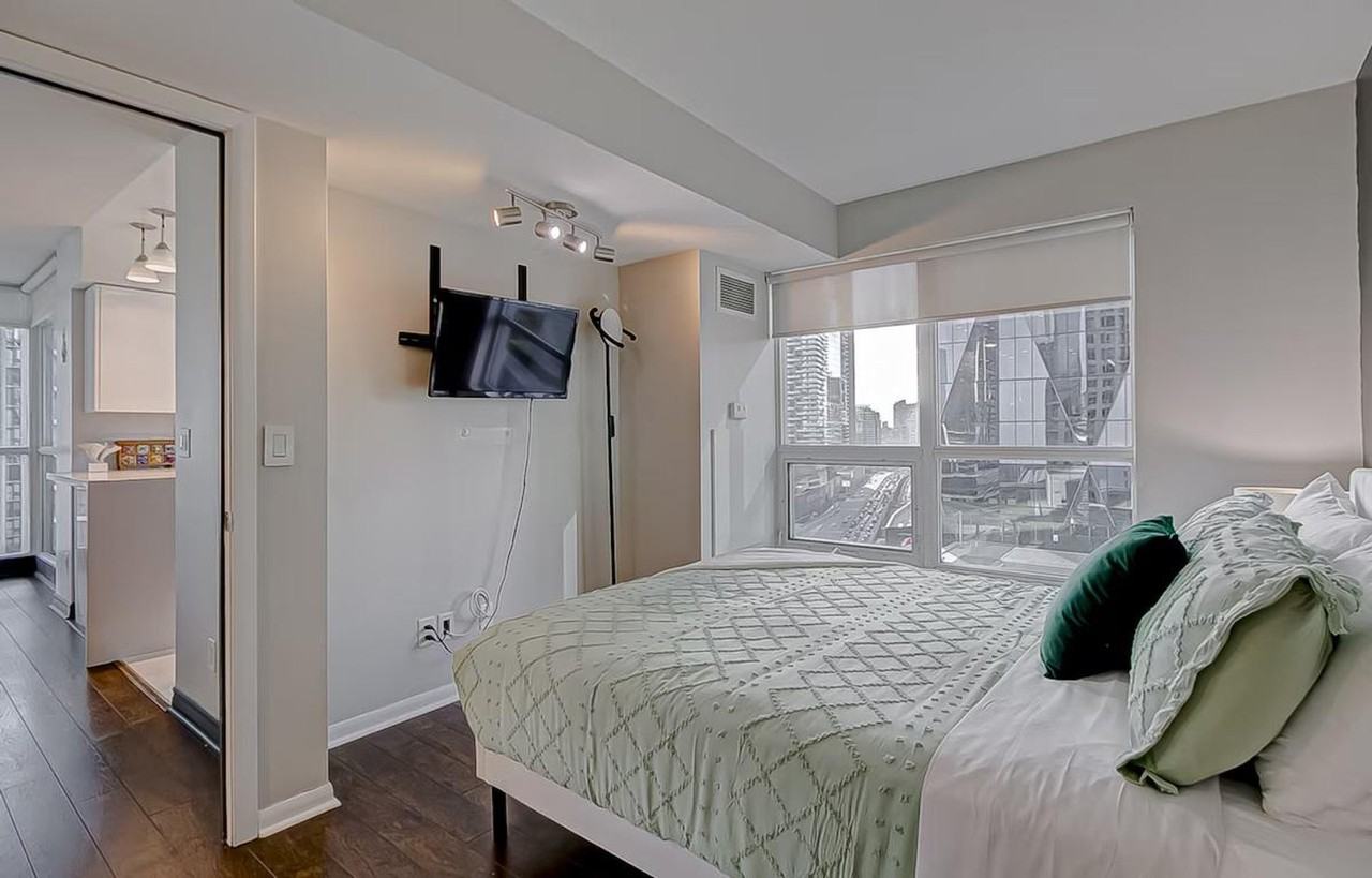 33 Bay St #1507866P - Photo 2 of 26