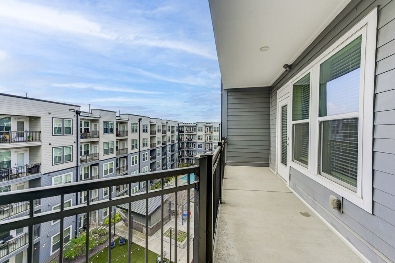 975 Memorial Dr Se #1511234P - Photo 6 of 28