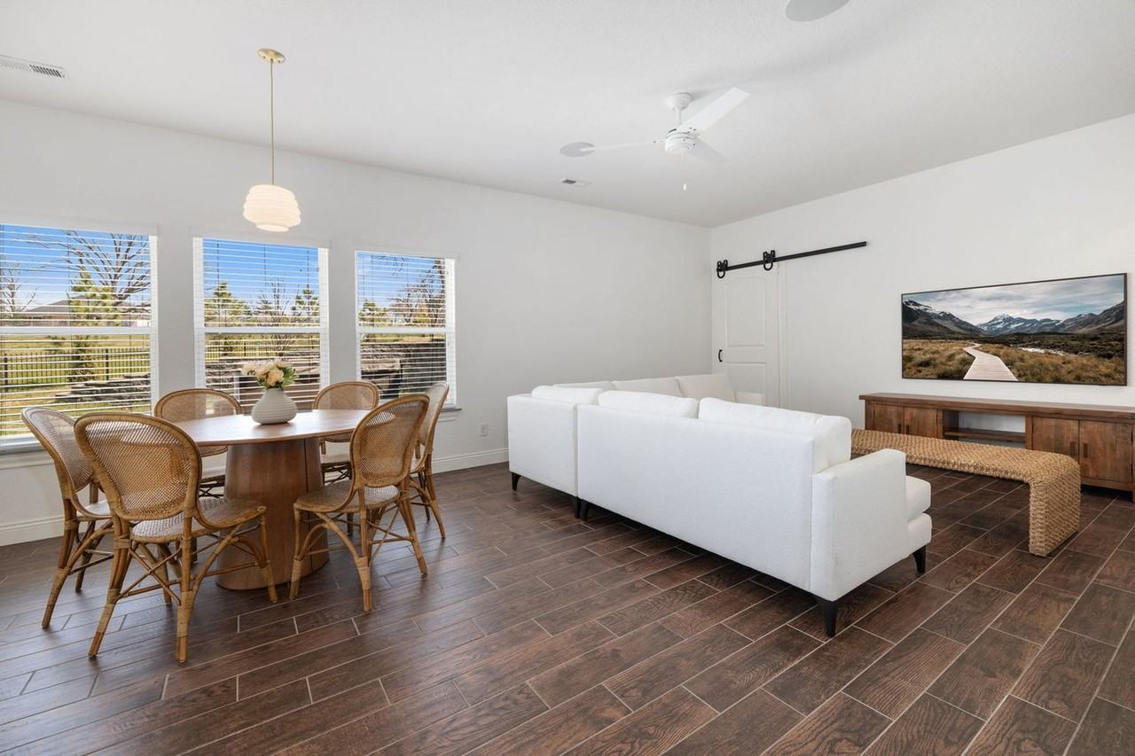 802 Nw D St #1514364P - Photo 4 of 42