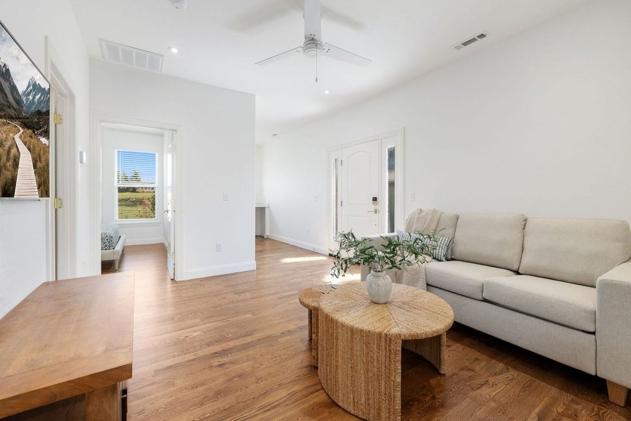 802 Nw D St #1514364P - Photo 6 of 42