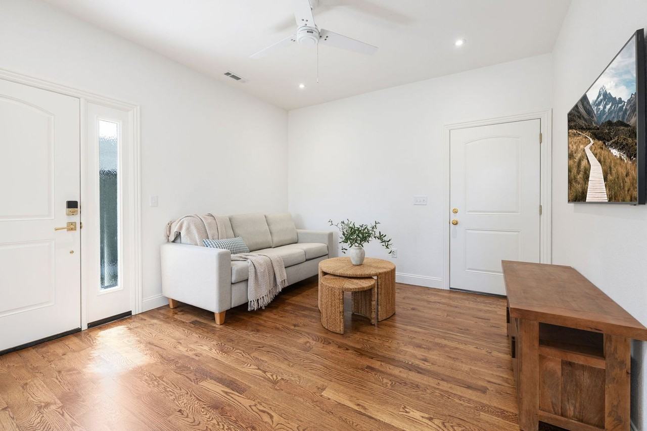 802 Nw D St #1514364P - Photo 7 of 42