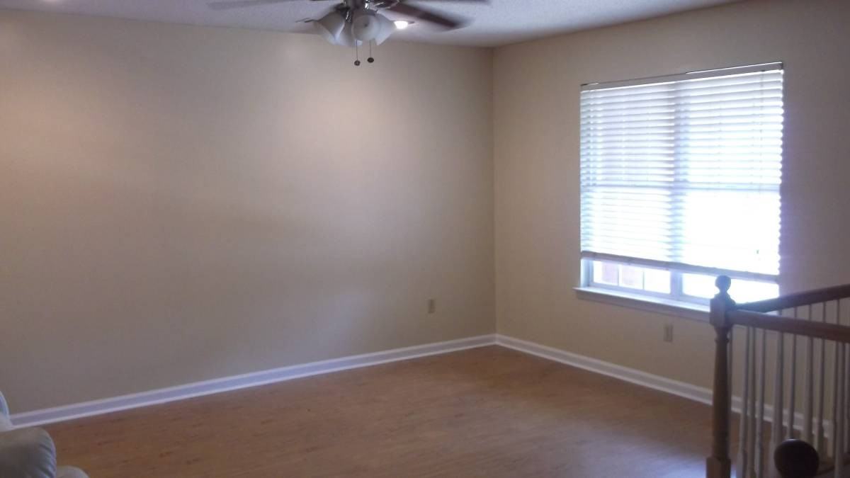 1451 Roberts Rd - Photo 4 of 10