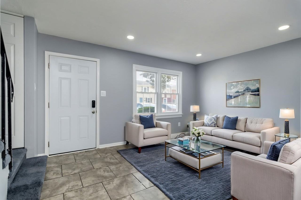 611 Denton Cir - Photo 3 of 13