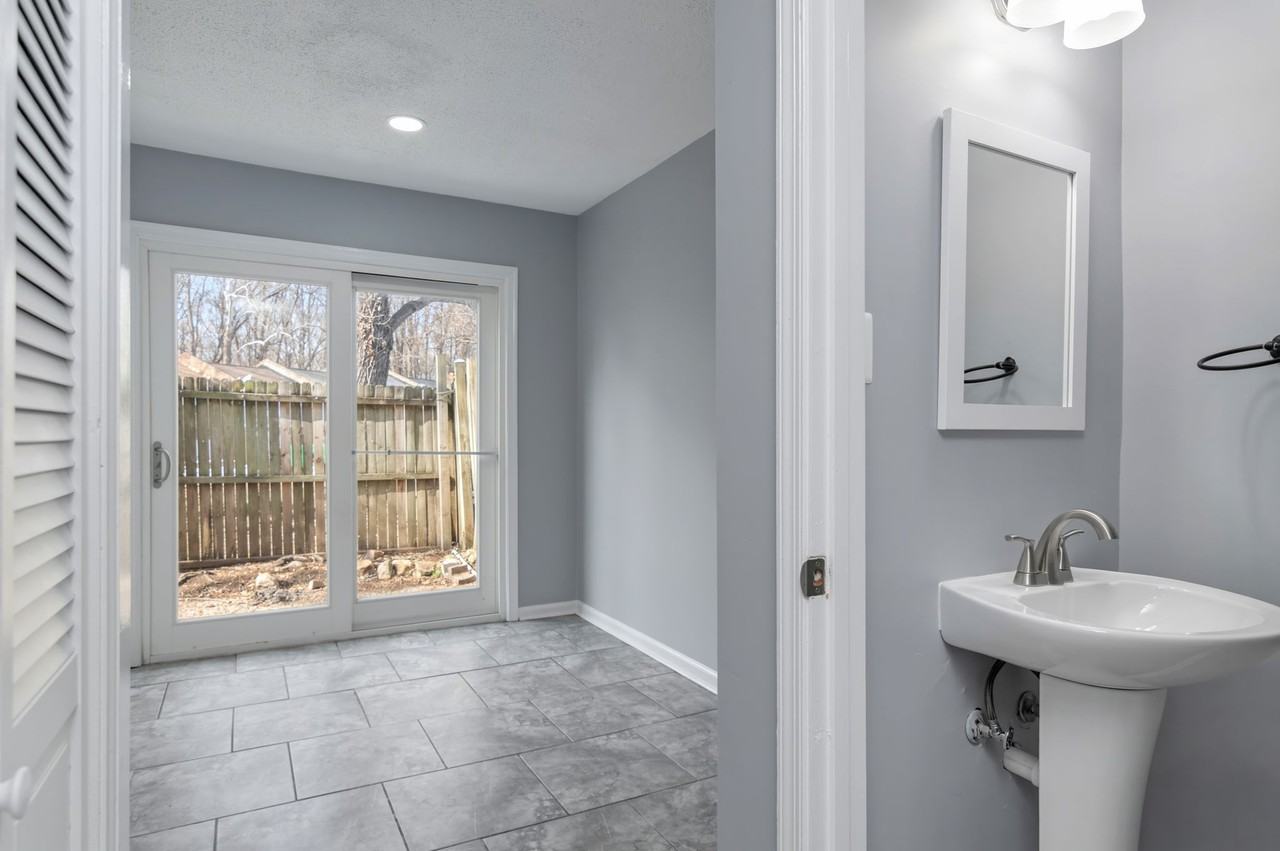 611 Denton Cir - Photo 5 of 13