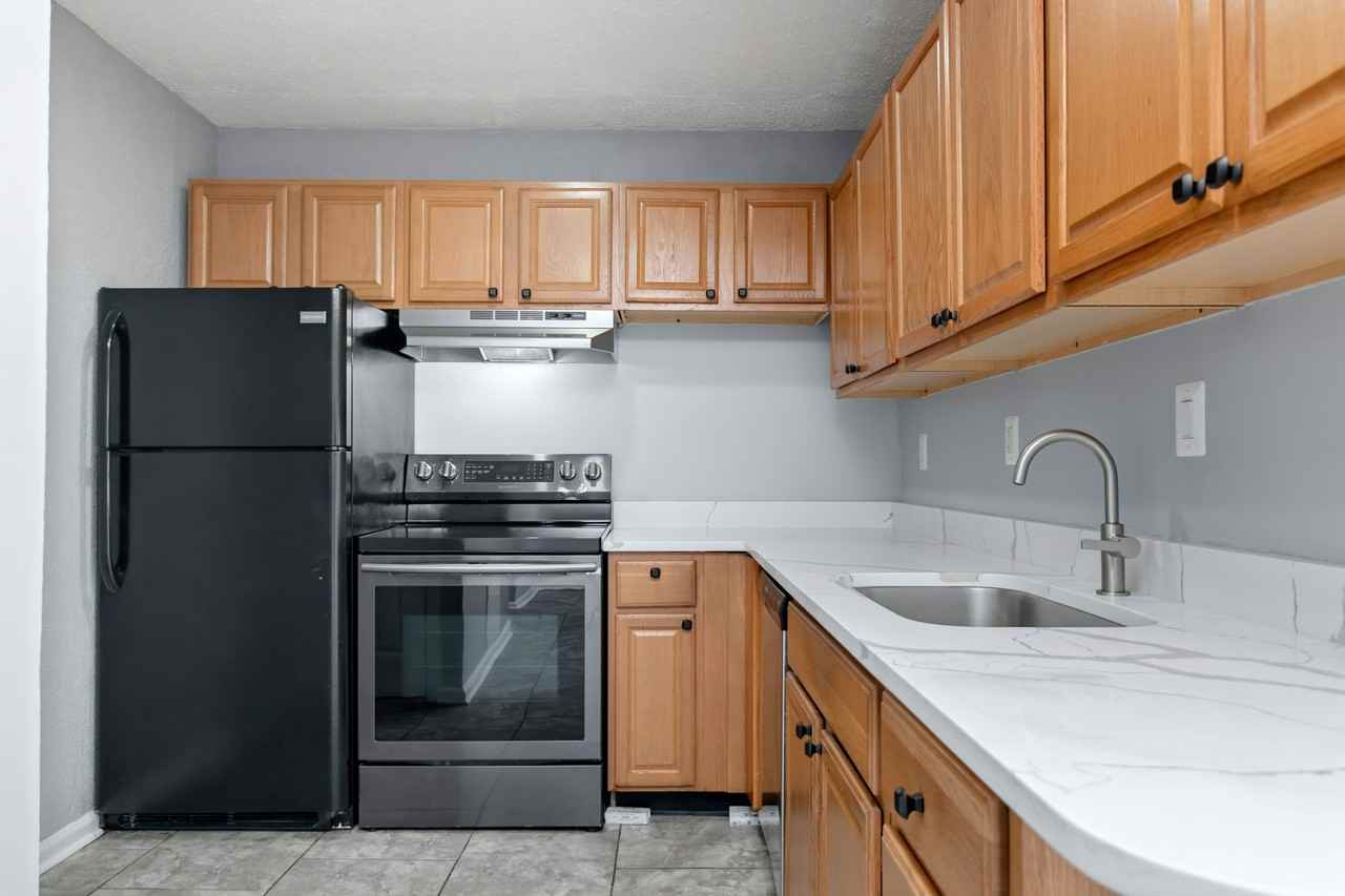 611 Denton Cir - Photo 6 of 13