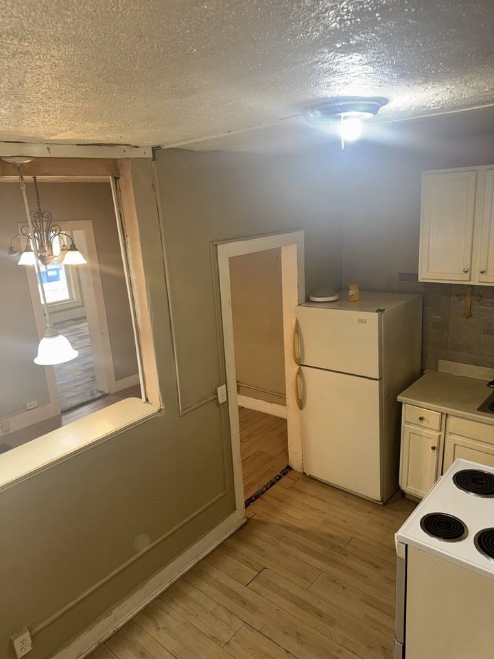 451 5th St #1 - Photo 3 of 5