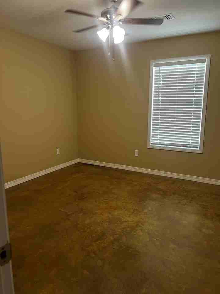 1137 Herbert St - Photo 2 of 9