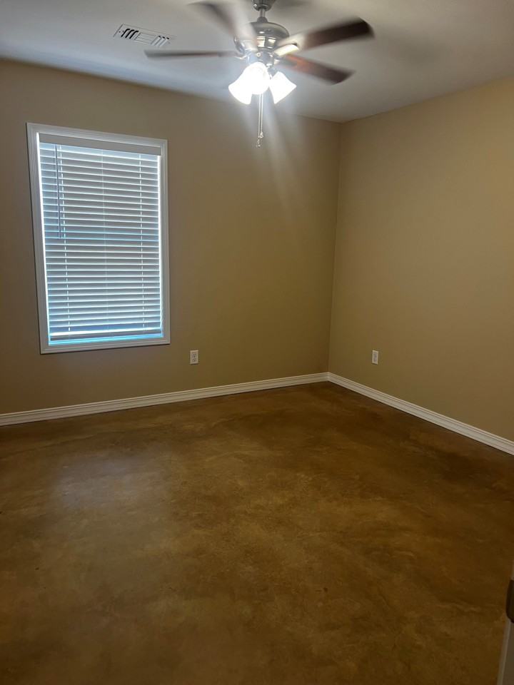 1137 Herbert St - Photo 3 of 9