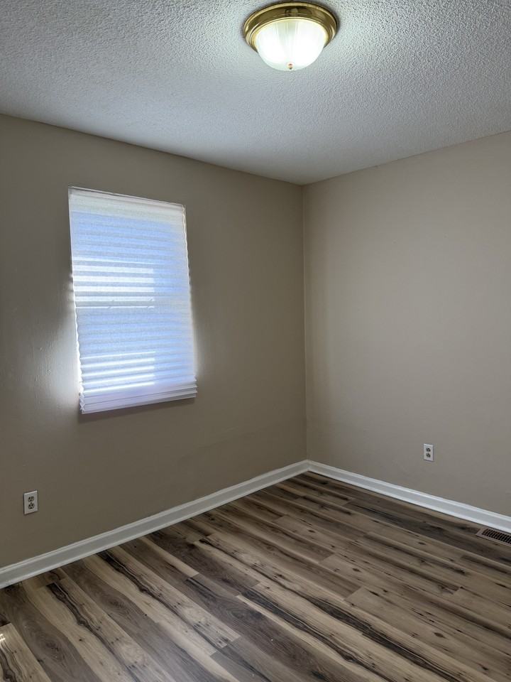 1314 Brookside Ave - Photo 5 of 12