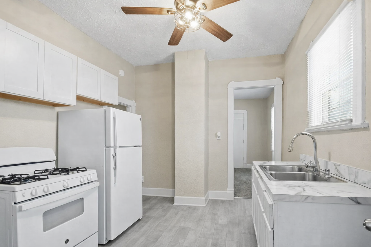 1343 Edgemont Ave - Photo 3 of 13