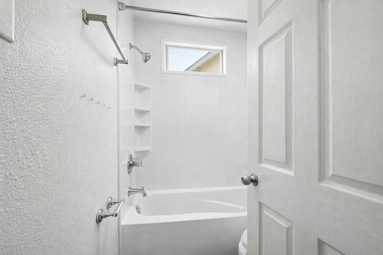 1343 Edgemont Ave - Photo 4 of 13