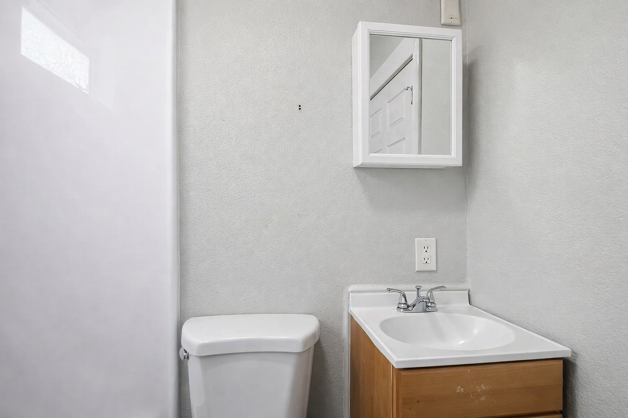 1343 Edgemont Ave - Photo 5 of 13