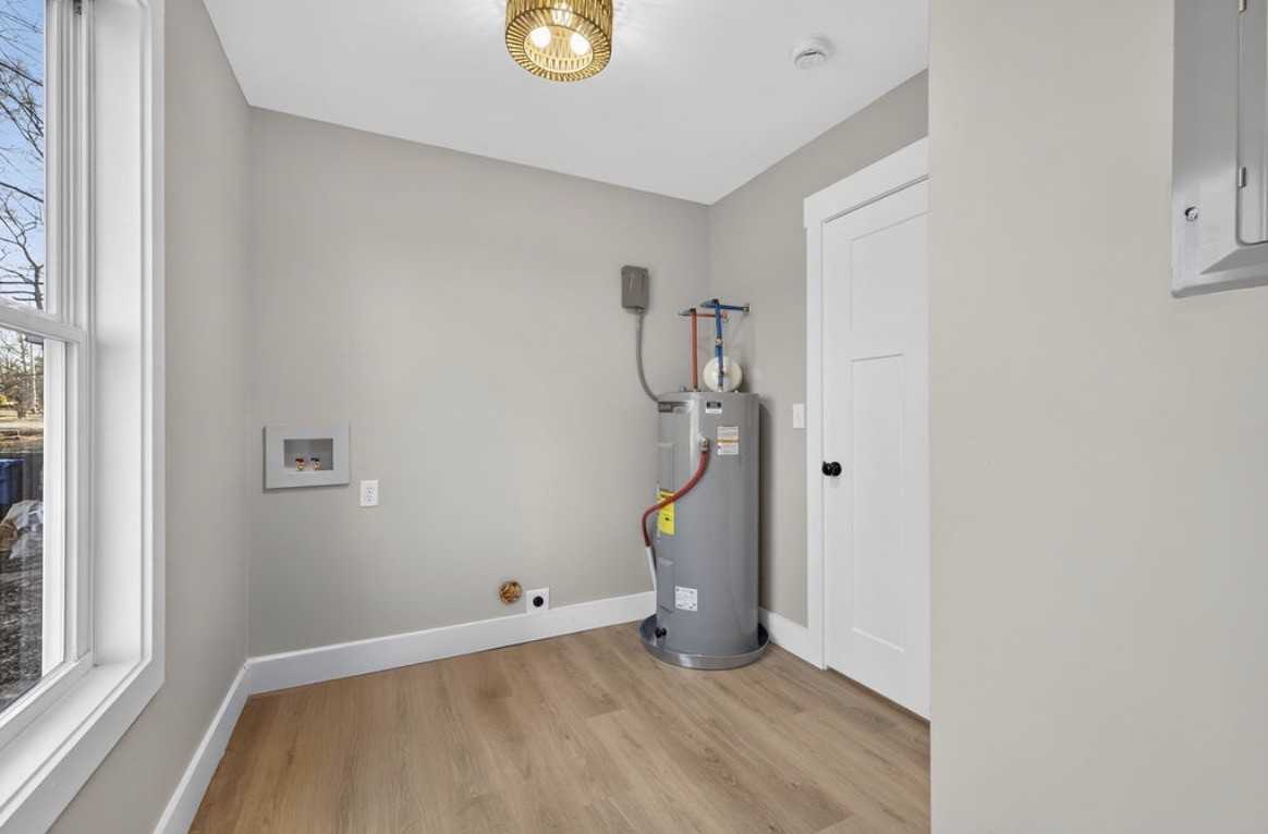 710 Curry St Nw #1 - Photo 6 of 7