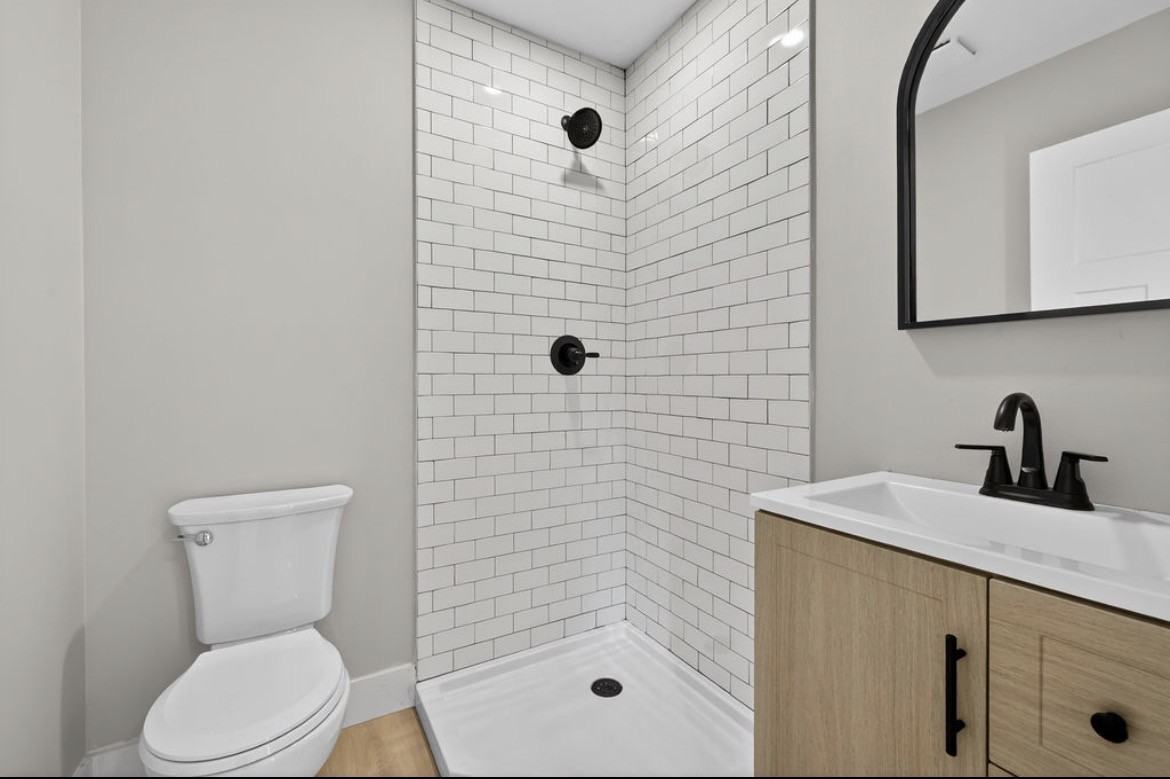 710 Curry St Nw #2 - Photo 4 of 7