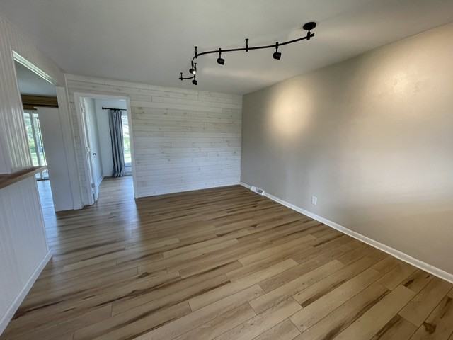 213 Columbus Dr - Photo 4 of 20