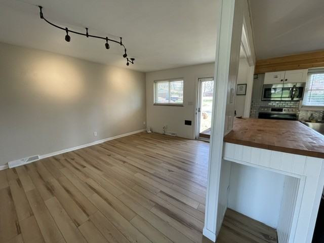 213 Columbus Dr - Photo 5 of 20