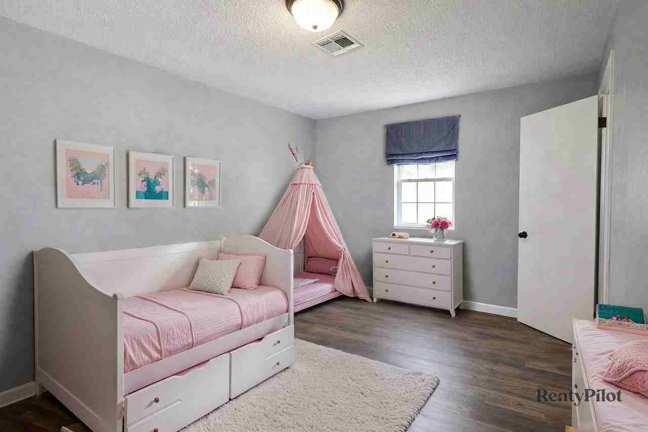 7202 Gabriel Ln - Photo 6 of 9