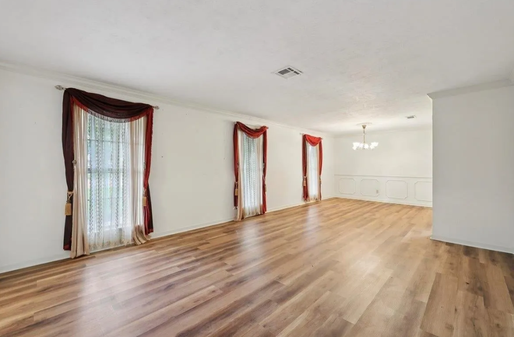 5710 Glasgow Ln - Photo 3 of 37