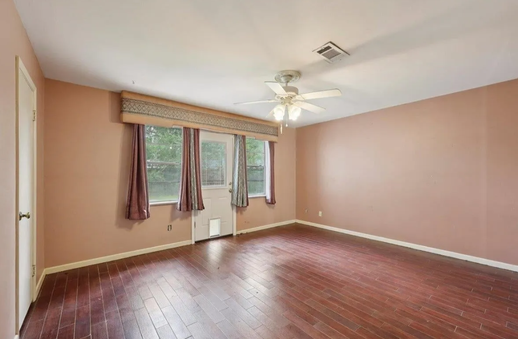 5710 Glasgow Ln - Photo 4 of 37